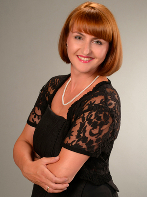 a portrait of the pianist in a black dress